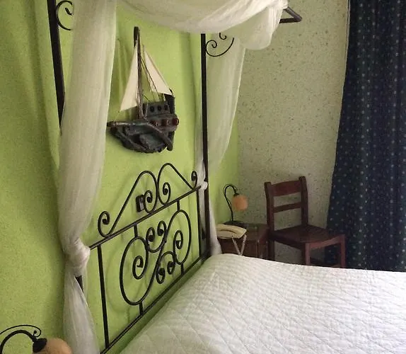 Liogerma Adamantas (Milos)