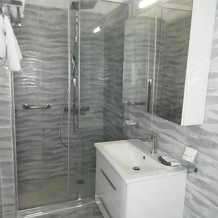 Liogerma Adamantas (Milos)