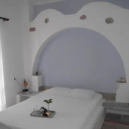 Liogerma Adamantas (Milos)