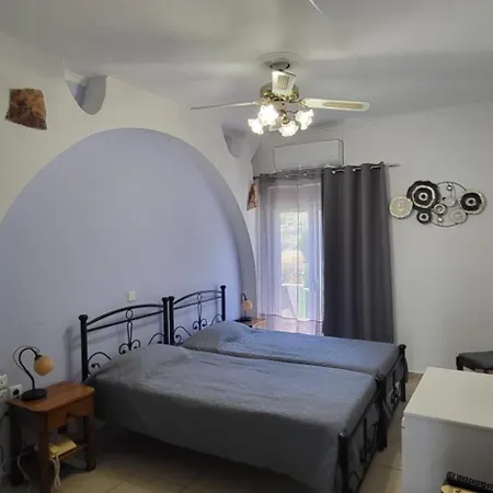 Liogerma Adamantas (Milos)