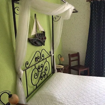 Liogerma Adamantas (Milos)