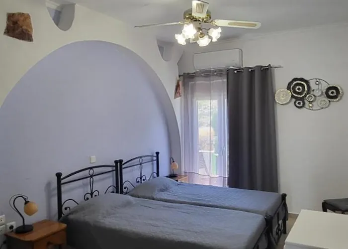 Liogerma Adamantas (Milos)